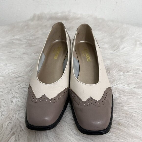 Magdesians Wingtip Pumps Heels Size 10 White Taupe Mod Party Wedding Secretary - Picture 2 of 11